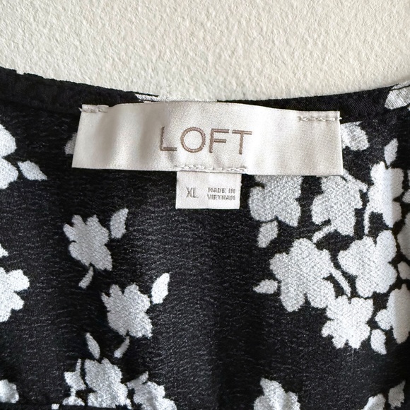 LOFT Floral V-Neck Button Blouse | Women’s XL | Black White Long Sleeve Top - Picture 5 of 10